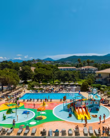 La piscine vue dessus