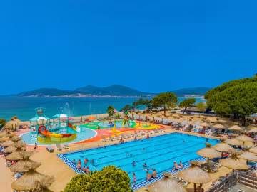 Piscine extérieure 2